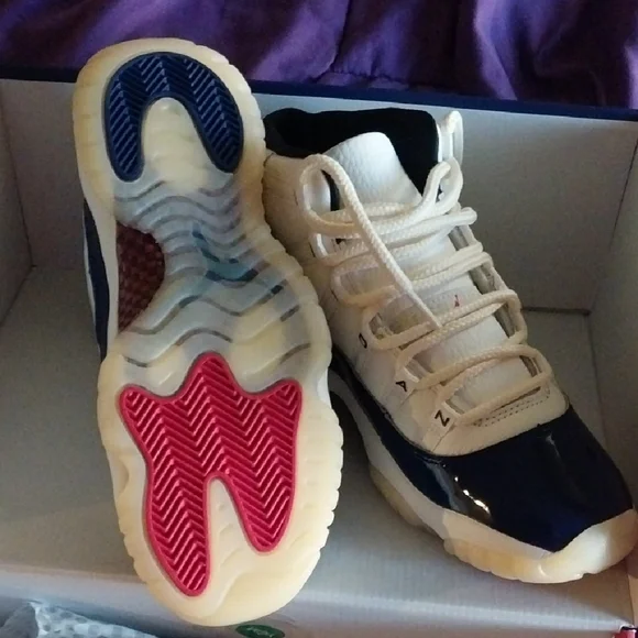 Jordan Men's Cream and Navy Sneakers - Picture 3 of 3